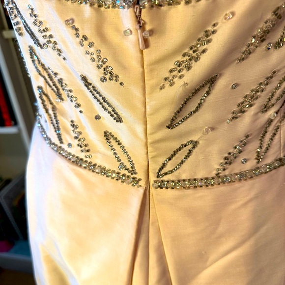 VTG NWT Victoria Royal Ltd Pink Delicately Beaded 100% Silk Ball Gown Opera - Picture 6 of 14